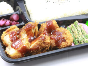 【夏の限定・7月限定】旨辛ラー醤チキンカツ弁当