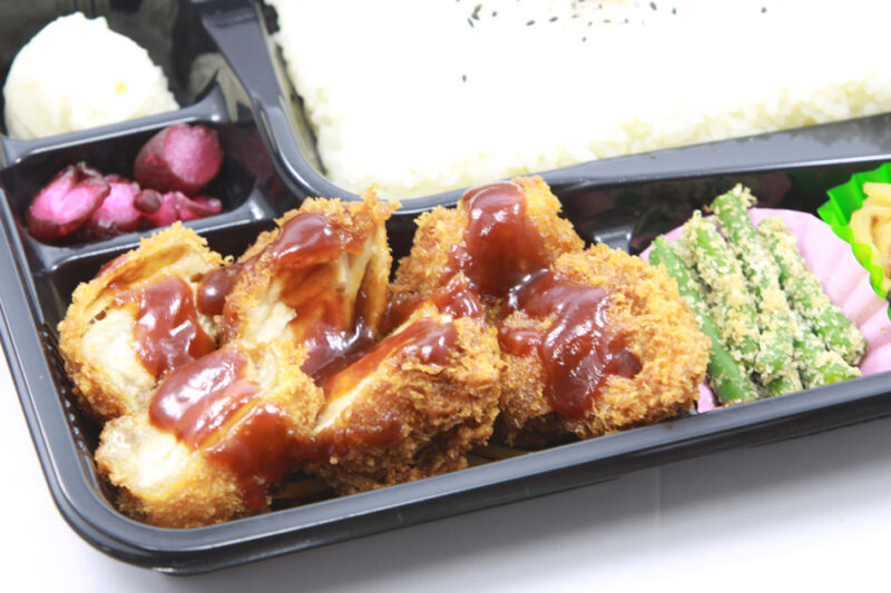 【夏の限定・7月限定】旨辛ラー醤チキンカツ弁当
